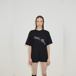 Dubie Black Graphic T-Shirt BUENOS AIRES short sleeve size large straight cut